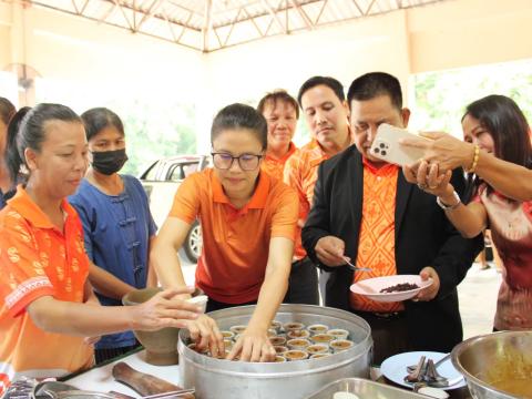 โครงการอบรมส่งเสริมอาชีพระยะสั้น หลักสูตรการทำปลาส้มไร้กาง และเค้กกล้วยหอม