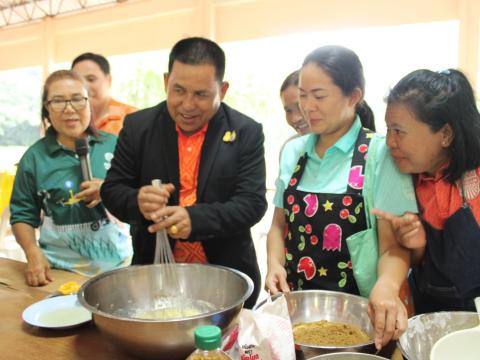 โครงการอบรมส่งเสริมอาชีพระยะสั้น หลักสูตรการทำปลาส้มไร้กาง และเค้กกล้วยหอม