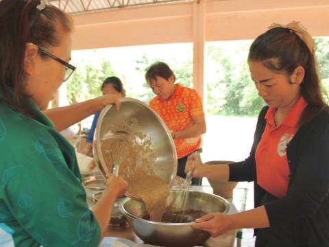 โครงการอบรมส่งเสริมอาชีพระยะสั้น หลักสูตรการทำปลาส้มไร้กาง และเค้กกล้วยหอม