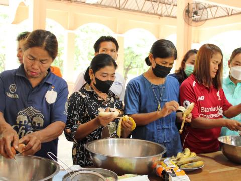 โครงการอบรมส่งเสริมอาชีพระยะสั้น หลักสูตรการทำปลาส้มไร้กาง และเค้กกล้วยหอม