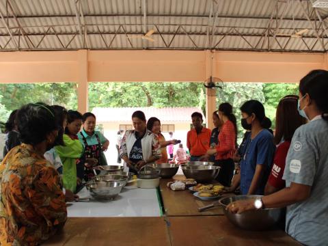 โครงการอบรมส่งเสริมอาชีพระยะสั้น หลักสูตรการทำปลาส้มไร้กาง และเค้กกล้วยหอม