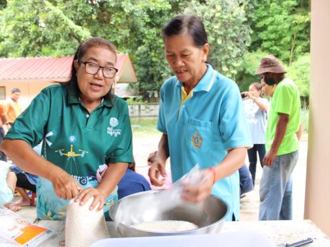 โครงการอบรมส่งเสริมอาชีพระยะสั้น หลักสูตรการทำปลาส้มไร้กาง และเค้กกล้วยหอม