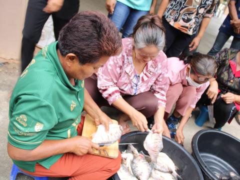 โครงการอบรมส่งเสริมอาชีพระยะสั้น หลักสูตรการทำปลาส้มไร้กาง และเค้กกล้วยหอม