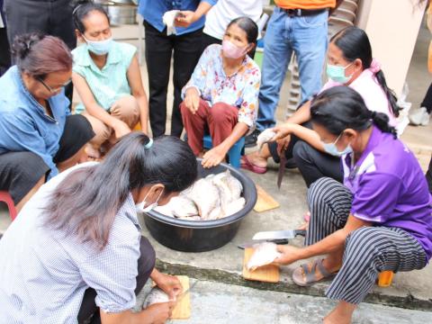 โครงการอบรมส่งเสริมอาชีพระยะสั้น หลักสูตรการทำปลาส้มไร้กาง และเค้กกล้วยหอม