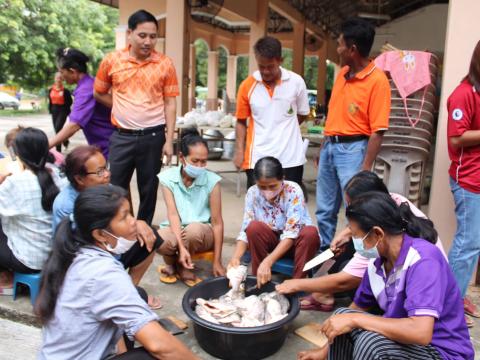 โครงการอบรมส่งเสริมอาชีพระยะสั้น หลักสูตรการทำปลาส้มไร้กาง และเค้กกล้วยหอม