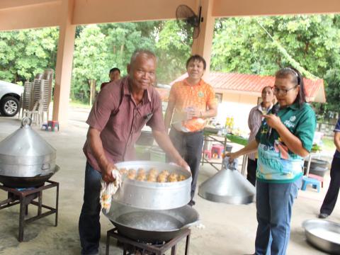 โครงการอบรมส่งเสริมอาชีพระยะสั้น หลักสูตรการทำปลาส้มไร้กาง และเค้กกล้วยหอม