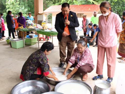 โครงการอบรมส่งเสริมอาชีพระยะสั้น หลักสูตรการทำปลาส้มไร้กาง และเค้กกล้วยหอม