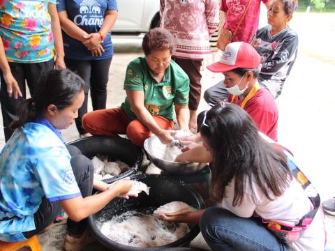 โครงการอบรมส่งเสริมอาชีพระยะสั้น หลักสูตรการทำปลาส้มไร้กาง และเค้กกล้วยหอม